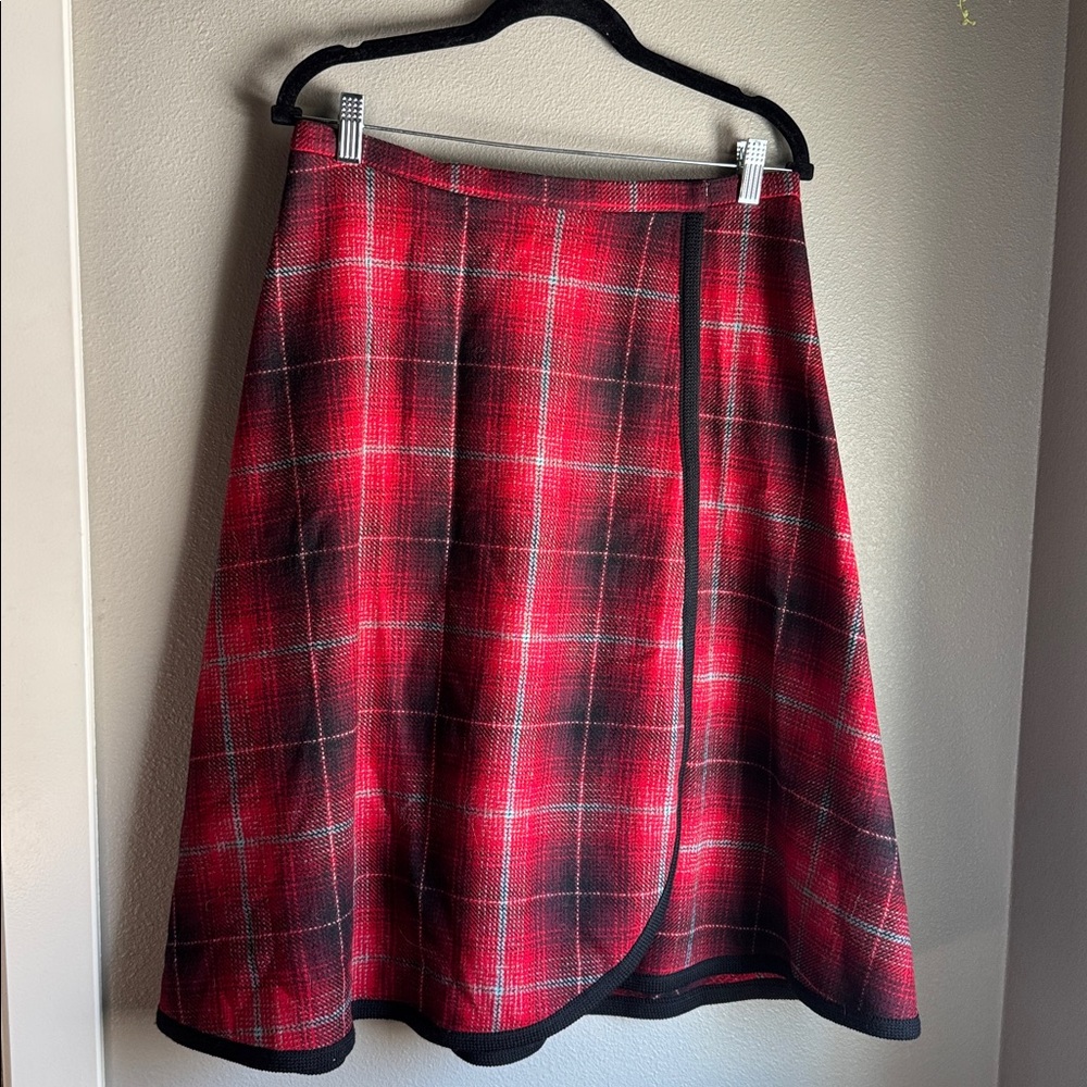 Vintage Pendleton plaid check wool wrap midi skirt, size Medium.